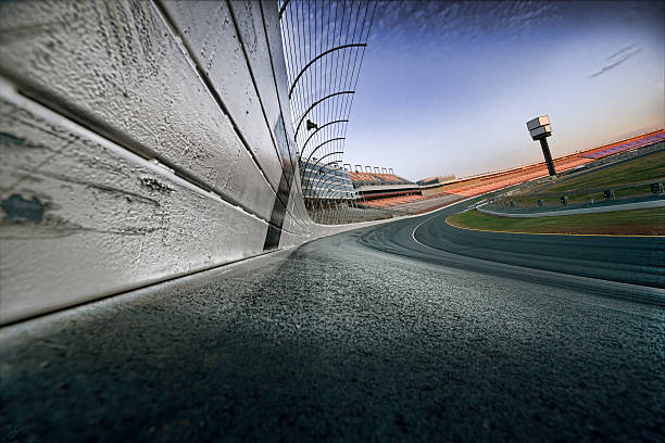 race track at dawn - 低角度觀看 圖片 個照片及圖片檔