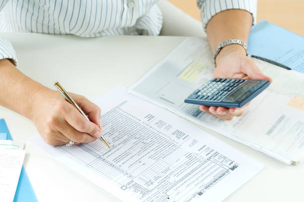 istock Calculating taxes 157394060