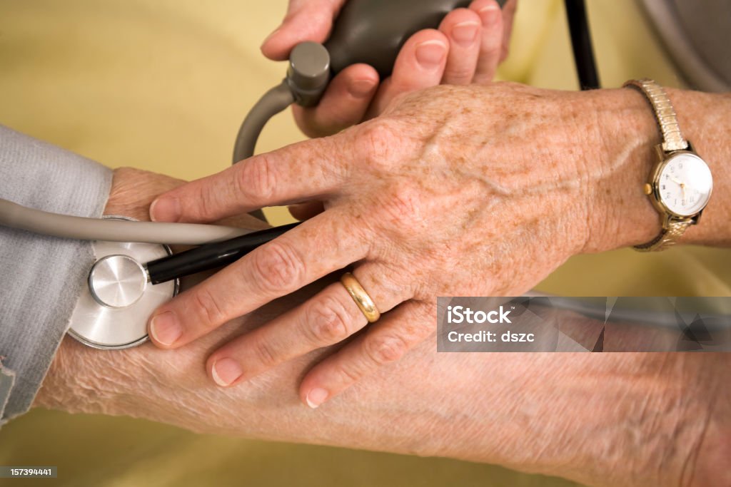 Home Gesundheitswesen medizinische professionellen ist der senior Frau Blutdruck - Lizenzfrei 80-89 Jahre Stock-Foto