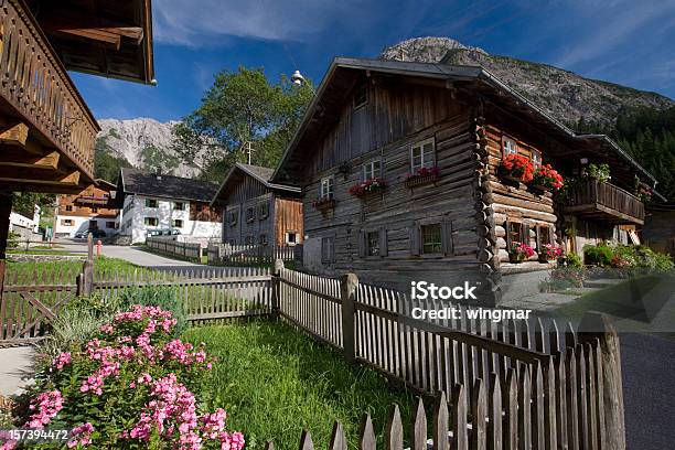 Il Villaggio Boden - Fotografie stock e altre immagini di Aiuola - Aiuola, Alpi, Architettura