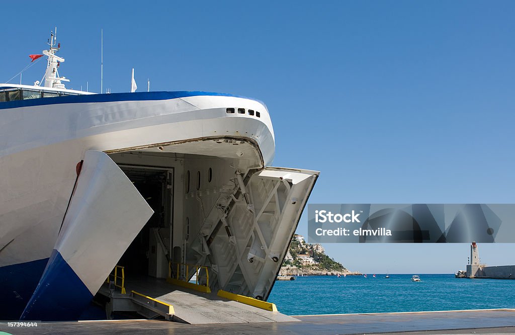 ferry prêts à charger - Photo de Ferry libre de droits