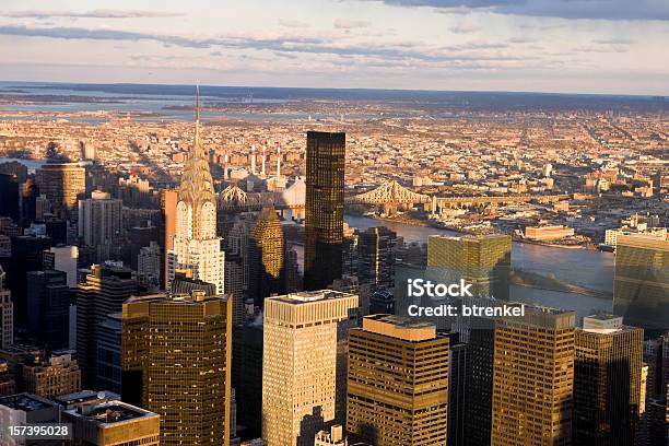 Manhattan W Zmierzch - zdjęcia stockowe i więcej obrazów Aleja - Aleja, Ameryka, Architektura