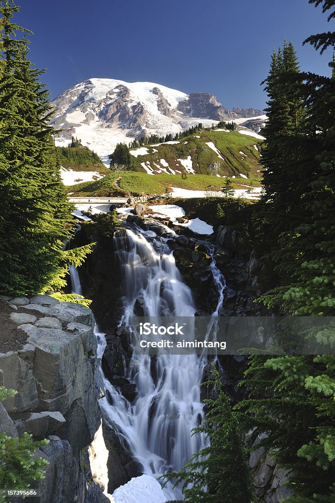 Mont Rainier et Chutes Myrtle Falls - Photo de Cascade libre de droits