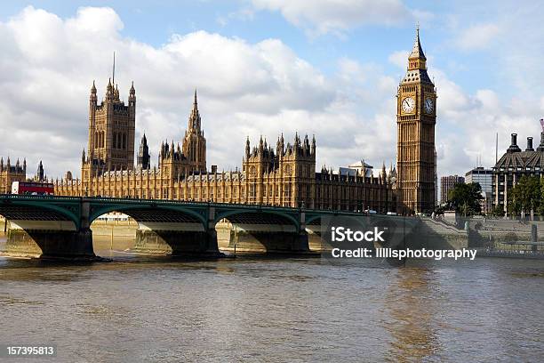 Здание Парламента В Лондоне Англия — стоковые фотографии и другие картинки Автобус - Автобус, Англия, Архитектура