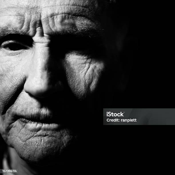Potrait Di Un Uomo - Fotografie stock e altre immagini di Uomini anziani - Uomini anziani, Ritratto, Bianco e nero