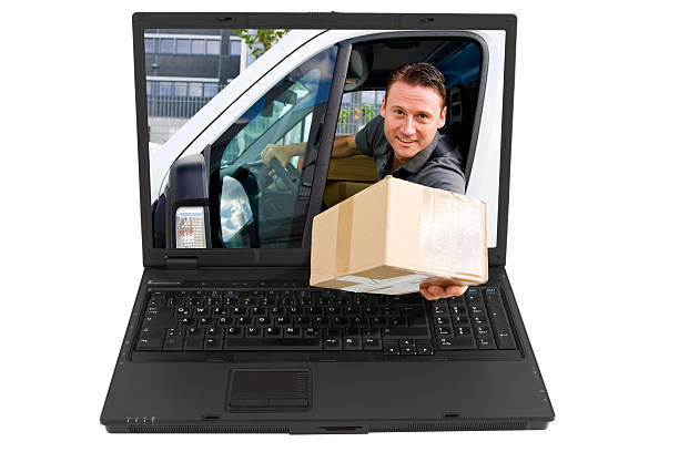 compras online - postal worker truck driver delivering delivery person imagens e fotografias de stock