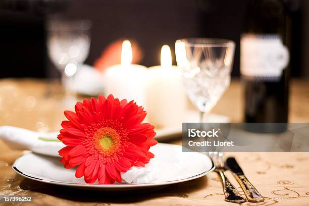 Tavolo Per Due - Fotografie stock e altre immagini di Tavolo per due - Tavolo per due, Romanticismo - Concetto, San Valentino - Festività pubblica