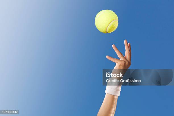 파란 하늘을 테니스 선수 테니스에 대한 스톡 사진 및 기타 이미지 - 테니스, 테니스공, 서브