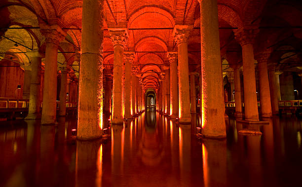 basilika-zisterne. - istanbul yerebatan saray reflection turkey stock-fotos und bilder