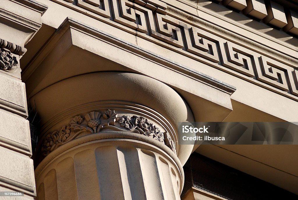 capital de la columna - Foto de stock de Banco - Edificio financiero libre de derechos