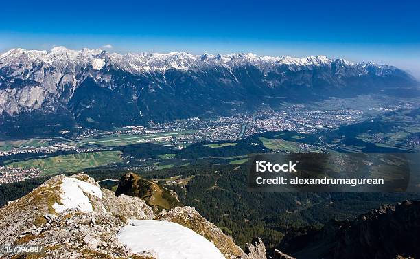 Panorama De Innsbruck - Fotografias de stock e mais imagens de Innsbruck - Innsbruck, Alpes Europeus, Ao Ar Livre