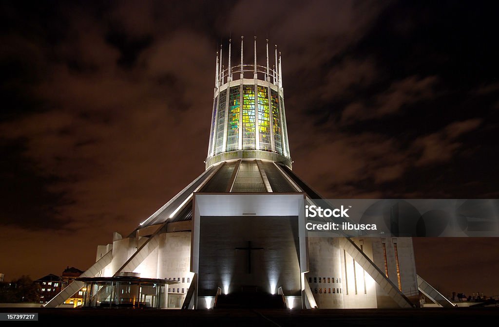 Cattedrale metropolitana di Cristo Re-Liverpool a Liverpool a notte - Foto stock royalty-free di Cattedrale metropolitana di Cristo Re - Liverpool