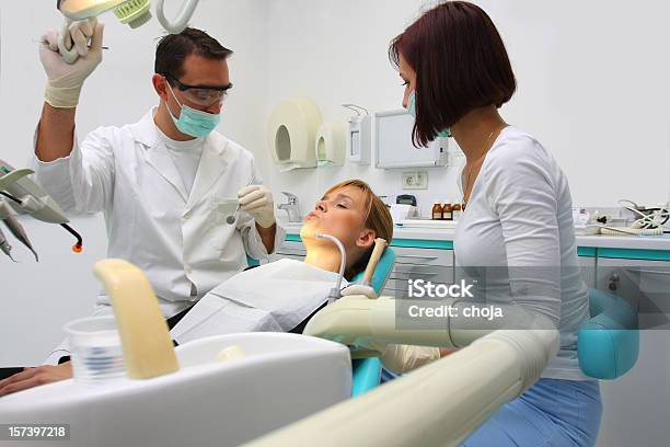 美しい若い少女の歯科医 - カラー画像のストックフォトや画像を多数ご用意 - カラー画像, 写真, 医療機器