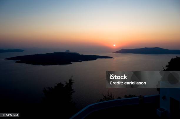 Santorini Erde Himmel Und Meer Stockfoto und mehr Bilder von Ansicht aus erhöhter Perspektive - Ansicht aus erhöhter Perspektive, Atoll, Blau