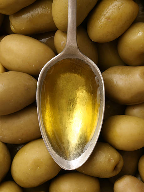 оливковое масло - oil olive стоковые фото и изображения