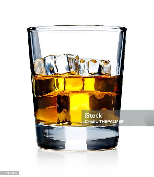 Copo De Uísque - Fotografias de stock e mais imagens de Bebida - Bebida, Bebida Alcoólica, Copo de Cristal