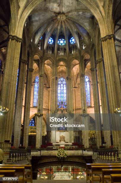 Gótico Catedral De Barcelona España Foto de stock y más banco de imágenes de Catedral de Barcelona - Catedral de Barcelona, Interior, Barcelona - España