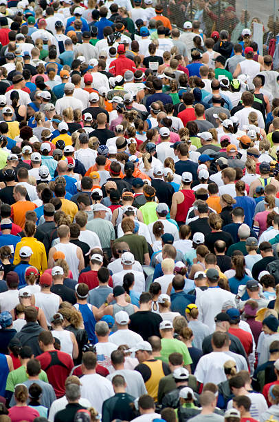 istock mass of marathoners 157398008