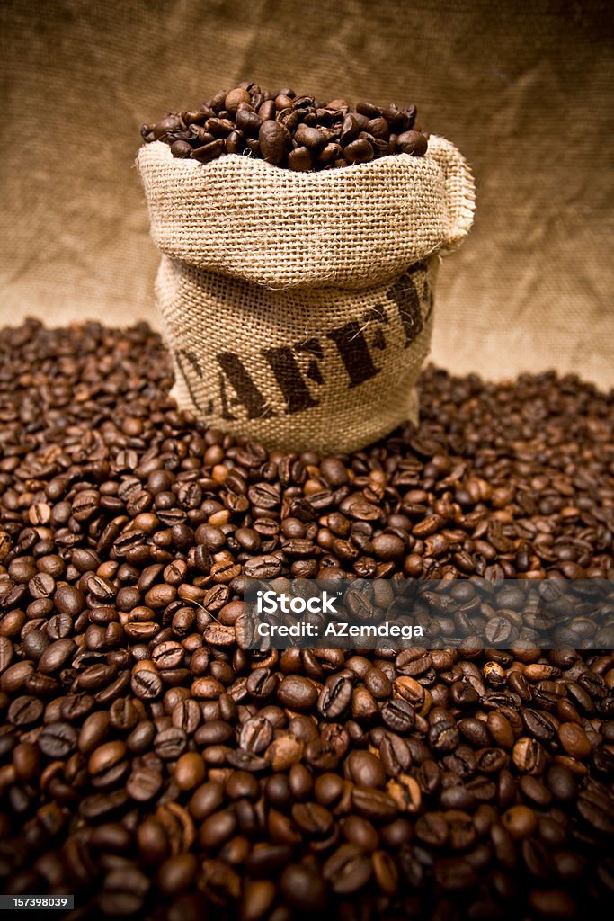 Кофе мешок - Стоковые фото Жареные кофейные зёрна роялти-фри