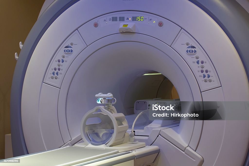 Аппарат МРТ крупный план. - Стоковые фото Магнитно-резонансная томография роялти-фри