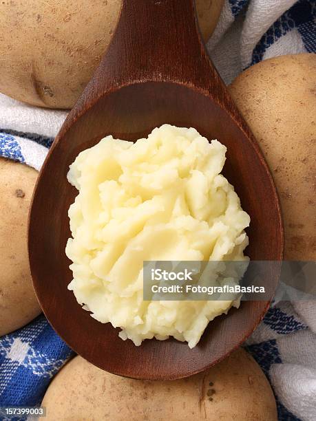 Puré De Papas Foto de stock y más banco de imágenes de Hacer puré - Hacer puré, Patata, Patatas preparadas