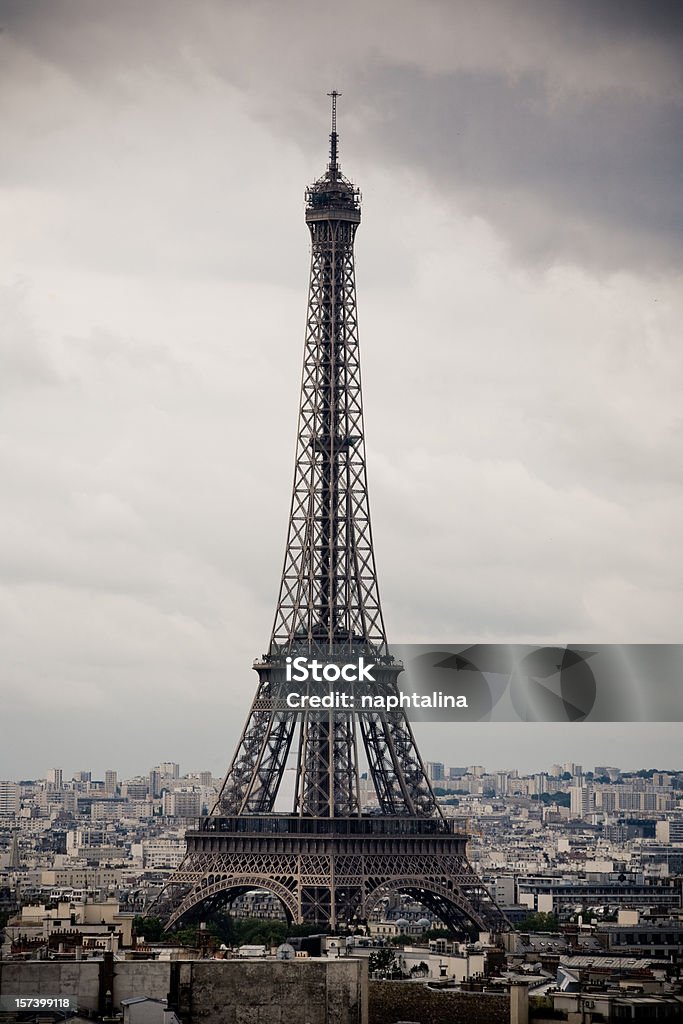 Schlechtes Wetter über Tour Eiffel - Lizenzfrei Architektur Stock-Foto