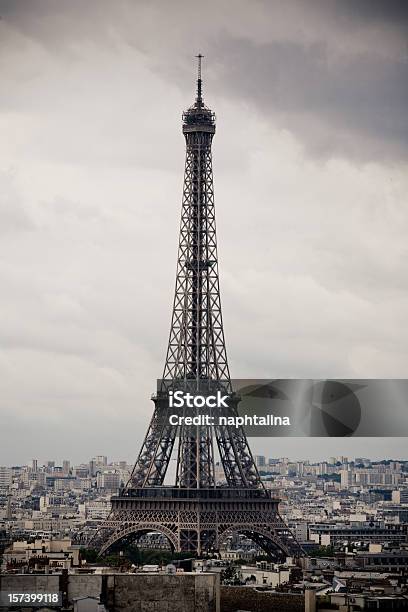 Schlechtes Wetter Über Tour Eiffel Stockfoto und mehr Bilder von Architektur - Architektur, Bauwerk, Bedeckter Himmel