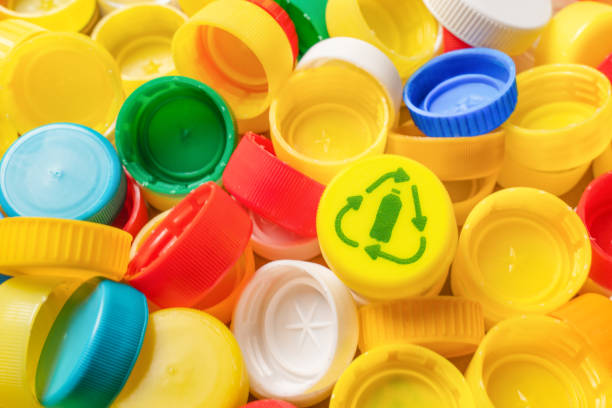 Pile of plastic bottle caps icon recycle symbol reuse icon bottle cap recycling plastic caps pile. Garbage PET plastic waste sorting icon PET recycling concept icono de clasificación de residuos plásticos pet de basura concepto de reciclaje de pet. pila de tapas de botellas de plástico icono de reciclaje símbolo de reutilización icono de reciclaje de tapas de botella pila de tapones de plástico