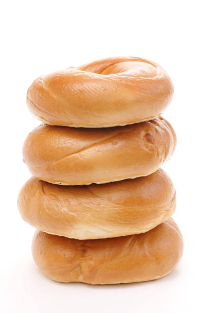 pile de quatre plain des bagels - bagel bread isolated baked photos et images de collection