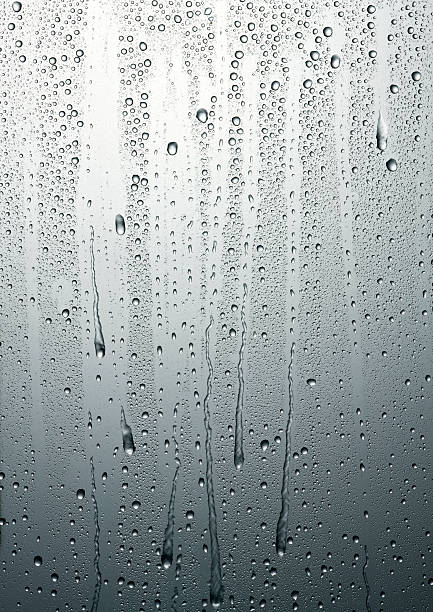 gocciolamento condensa - drop window water fog foto e immagini stock