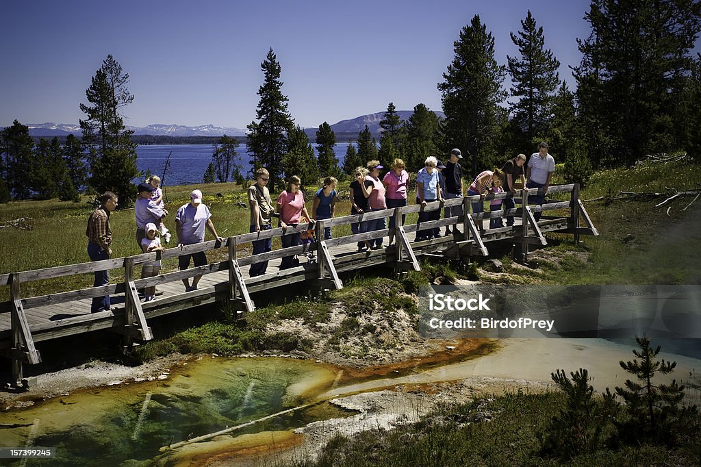 Vacanza in famiglia, Parco Nazionale di Yellowstone. - Foto stock royalty-free di Riunione di famiglia - Incontro sociale