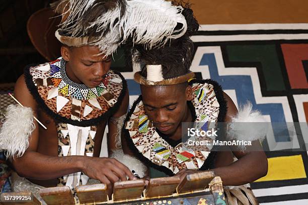Zulu Uomo Tradizionale Del Sud Africa - Fotografie stock e altre immagini di Zulù - Zulù, Persone, Kwazulu-Natal