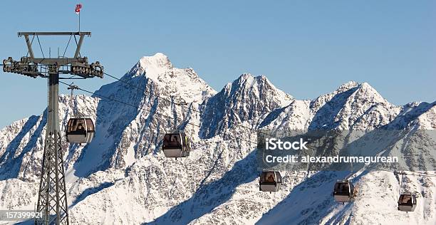 Cavo Cars Del Ghiacciaio Di Stubai - Fotografie stock e altre immagini di Innsbruck - Innsbruck, Inverno, Alpi