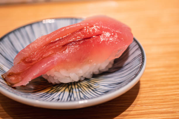 日本の握り寿司。新鮮なカジキ。 - marlin prepared fish sushi raw ストックフォトと画像