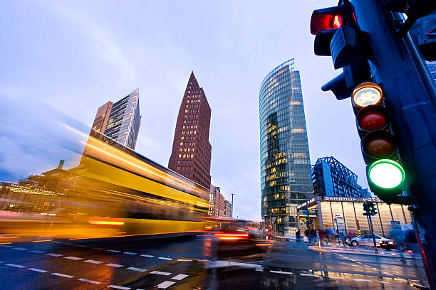 potsdamer berlino-place - berlin germany architecture stoplight contemporary foto e immagini stock