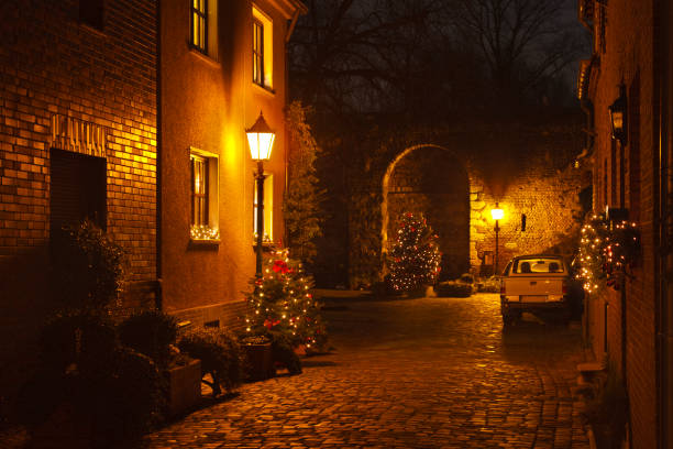 Christmassy Street  feste zons stock pictures, royalty-free photos & images