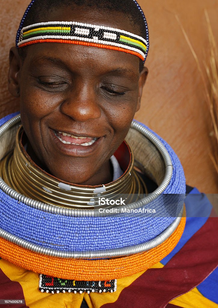 Mujer cerrar Ndebele - Foto de stock de Ndebeles libre de derechos