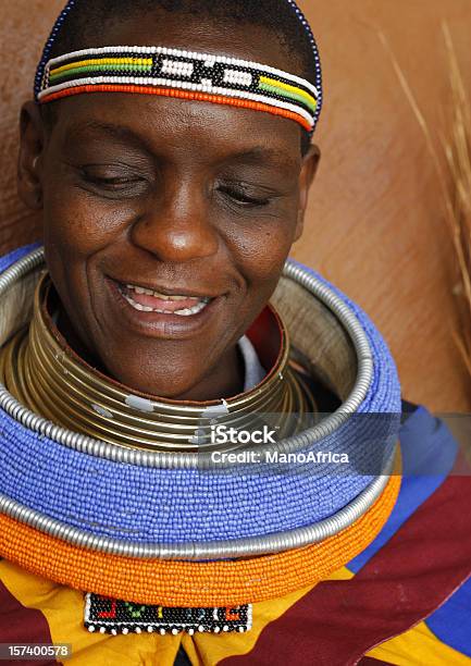 Mujer Cerrar Ndebele Foto de stock y más banco de imágenes de Ndebeles - Ndebeles, Abalorio, Adulto
