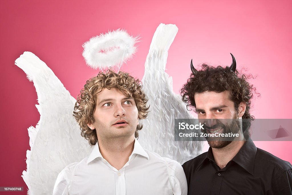 Белый Ангел и Дьявол вместе черный - Стоковые фото Ад роялти-фри