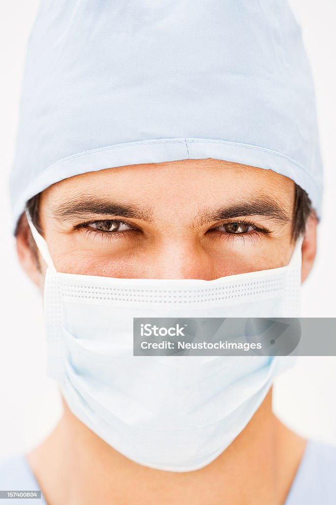 Porträt eines jungen Mannes mit OP-Mundschutz - Lizenzfrei Arzt Stock-Foto Porträt eines jungen Mannes mit OP-Mundschutz - Lizenzfrei Arzt Stock-Foto