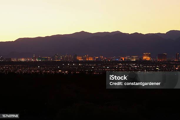 Las Vegas Strip W Zmierzch - zdjęcia stockowe i więcej obrazów Noc - Noc, Kasyno, Panorama miasta