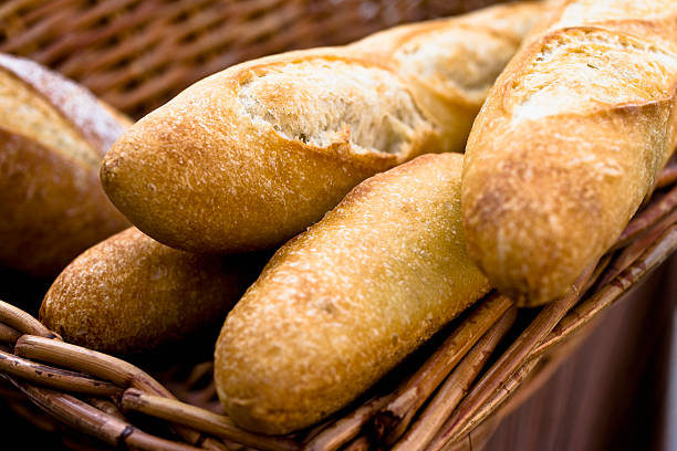 французский хлеб - bread bread basket basket whole wheat стоковые фото и изображения