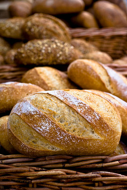 хлеб - bread bread basket basket whole wheat стоковые фото и изображения