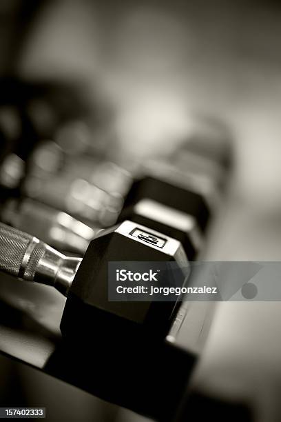 Hanteln Rack Stockfoto und mehr Bilder von Gewicht - Fitnessausrüstung - Gewicht - Fitnessausrüstung, Ständer, Eisen