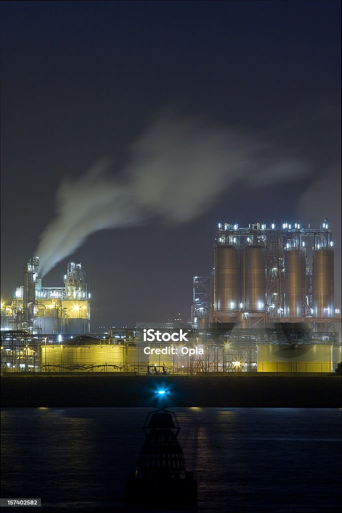 Planta química en la noche - Foto de stock de Agua libre de derechos