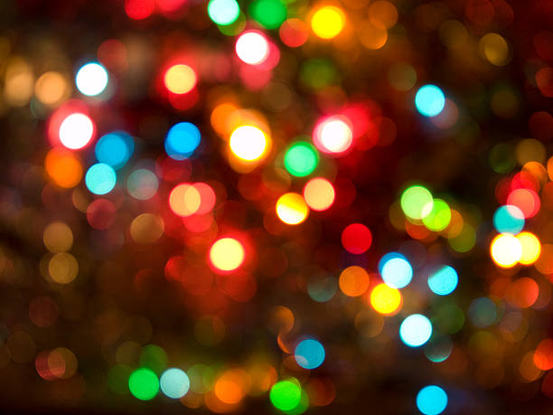 defocussed luzes de natal - christmas lighting equipment abstract christmas lights - fotografias e filmes do acervo