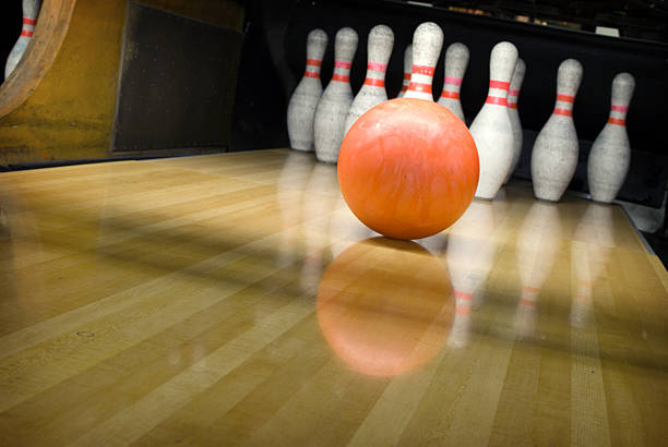 bowling - palla da bowling foto e immagini stock
