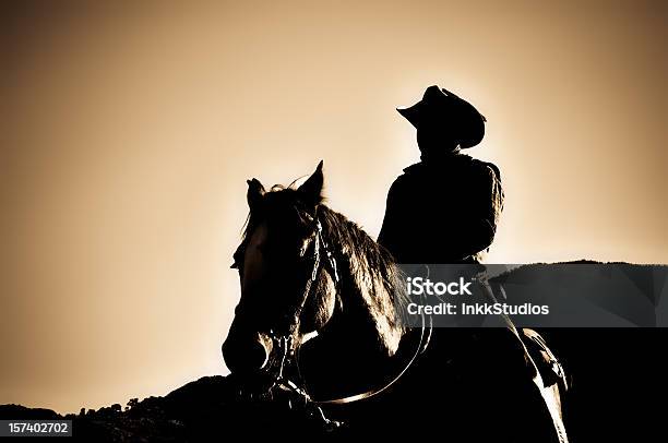 Закат Rider — стоковые фотографии и другие картинки Ковбой - Ковбой, Силуэт, Лошадь