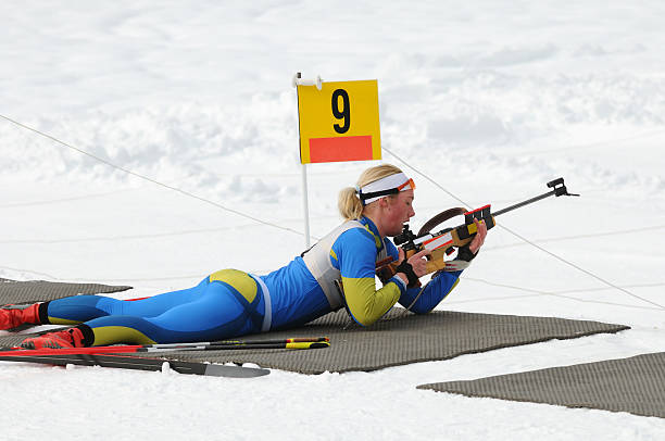 gotowy do strzelectwo sportowe - biathlon zdjęcia i obrazy z banku zdjęć