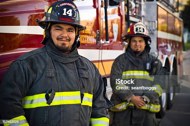 Hermanos Bomberos Foto de stock y más banco de imágenes de Bombero - Bombero, EE.UU., Etnia Latinoamericana